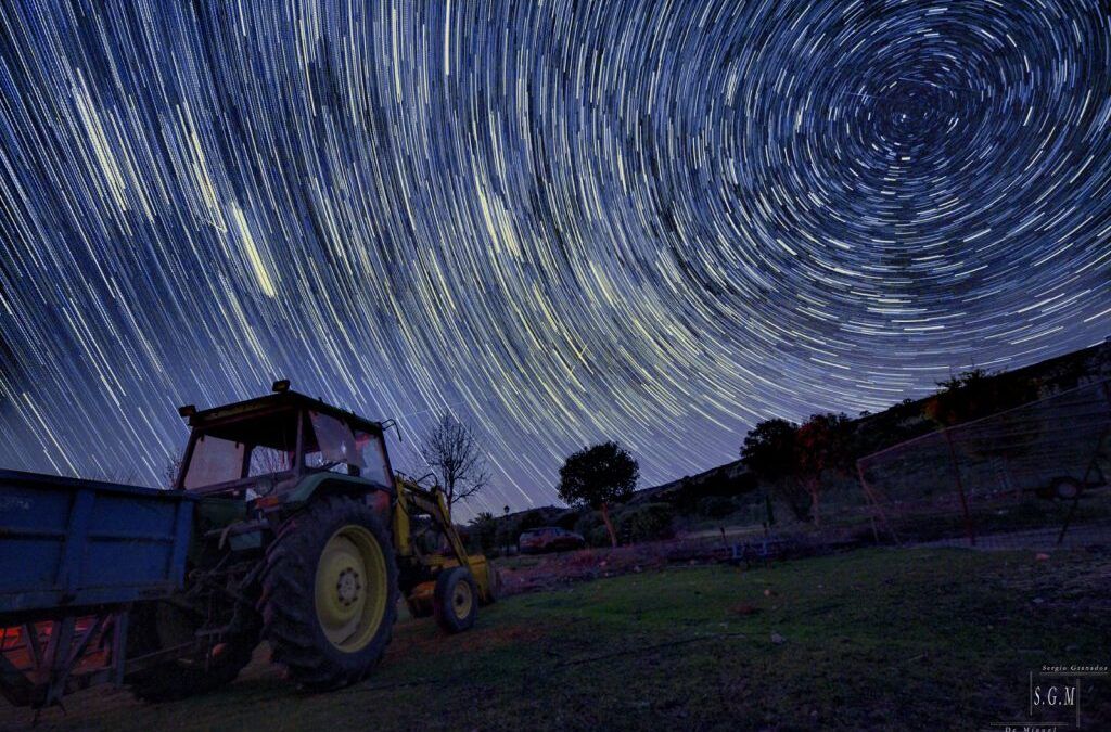 The Perseids from Monfragüe: stars, scents, and nocturnal life